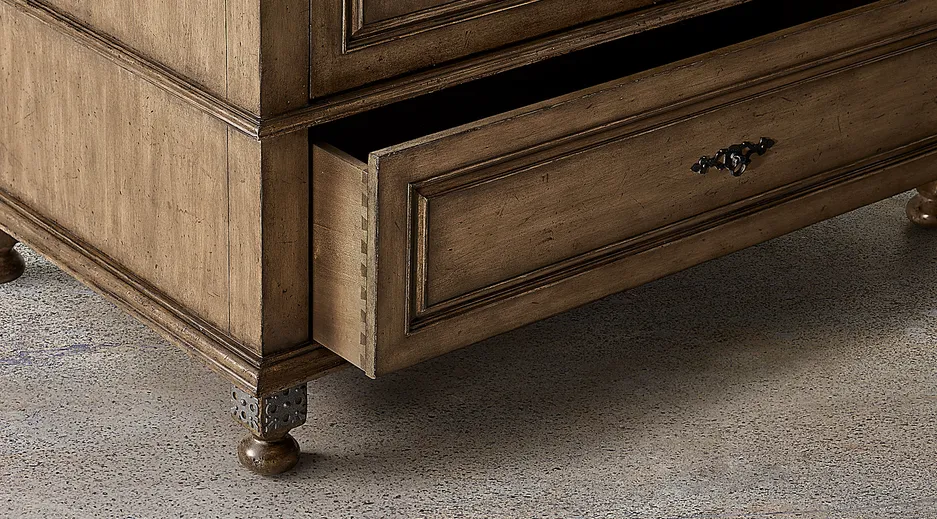 Armoire Arles en bois massif, vue 2 sur 6