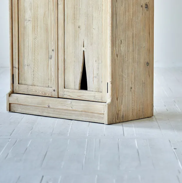 Armoire Lussan en bois massif, vue 3 sur 6