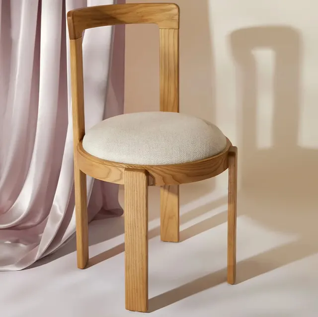 Chaise Briançon en tissu et bois massif — chaises