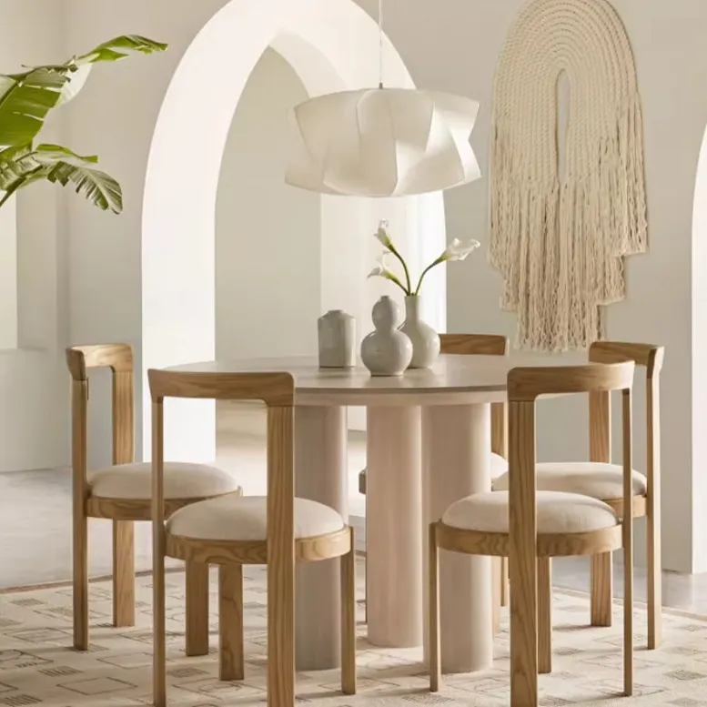 Chaise Briançon en tissu et bois massif, vue 3 sur 6