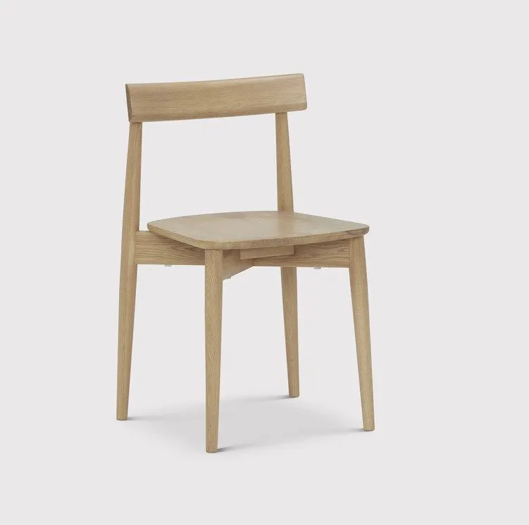 Chaise Évian en cuir et chêne, vue 2 sur 6
