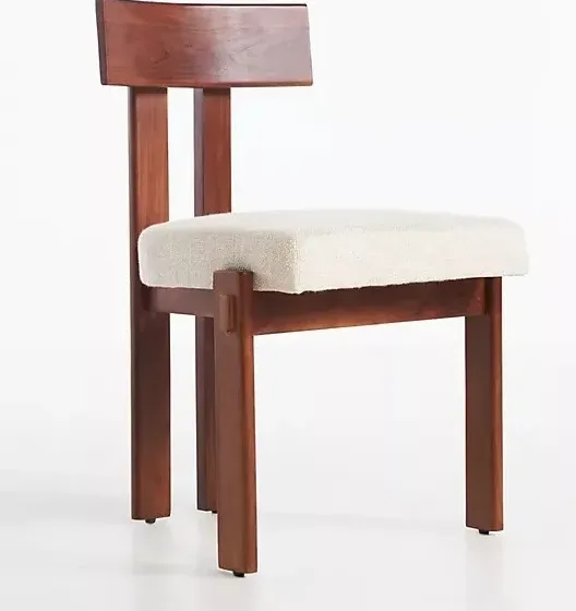 Chaise Lucéram en tissu et chêne, vue 3 sur 5