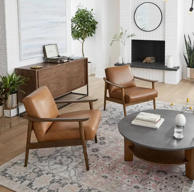 Chaise Tende en cuir — chaises