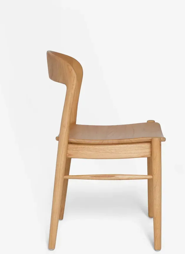 Chaise Thônes en bois massif, vue 3 sur 6