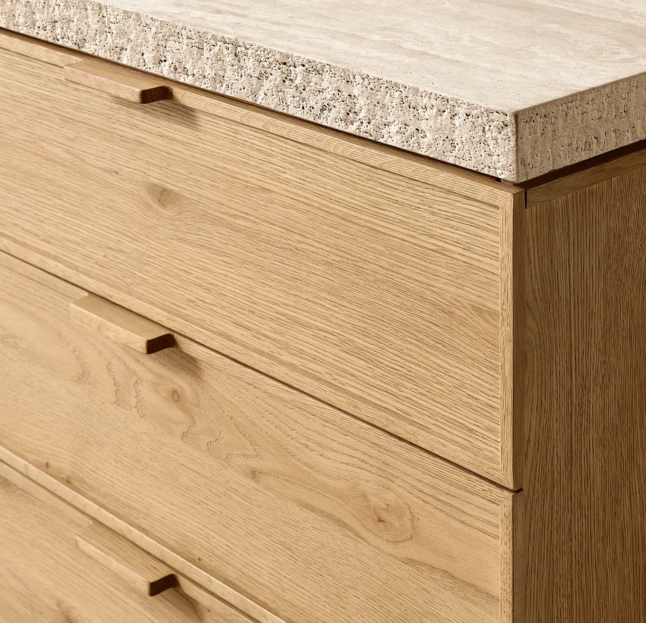 Commode Èze en bois massif 9 tiroirs, vue 4 sur 5