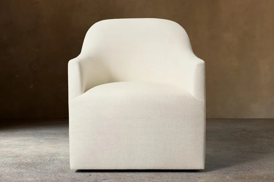 Fauteuil lounge Briançon en tissu et bois massif, vue 2 sur 4