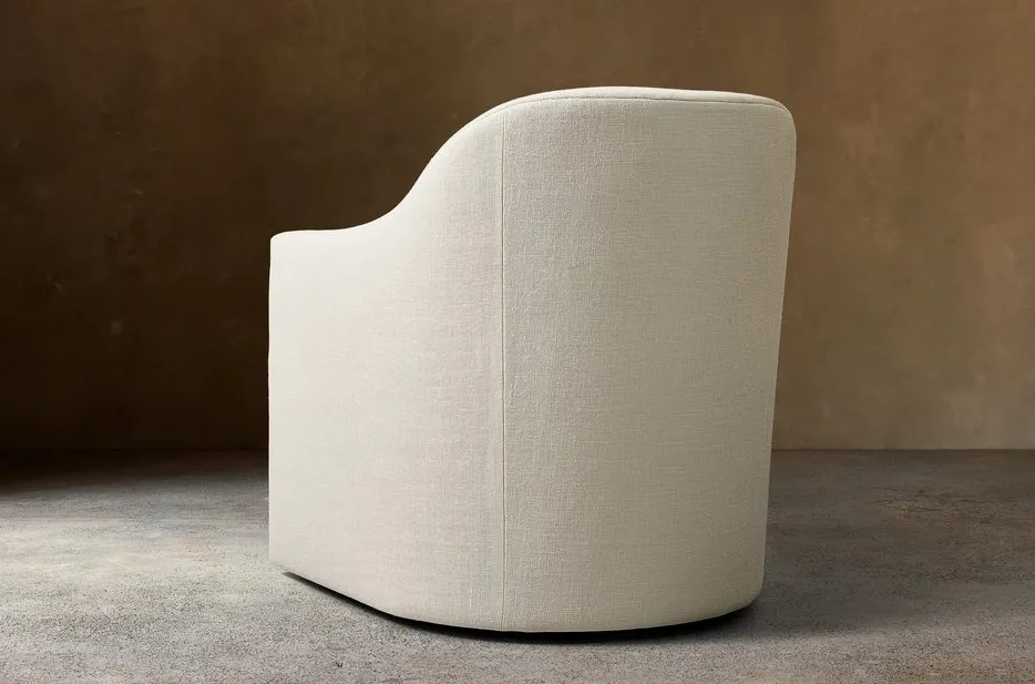 Fauteuil lounge Briançon en tissu et bois massif, vue 3 sur 4