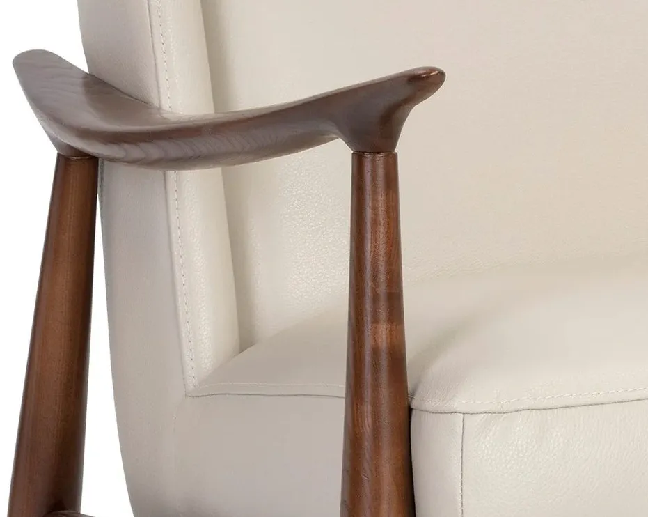Fauteuil lounge Megève en cuir et frêne, vue 6 sur 6