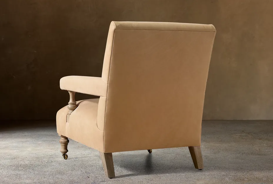 Fauteuil Mougins en cuir et chêne, vue 4 sur 5