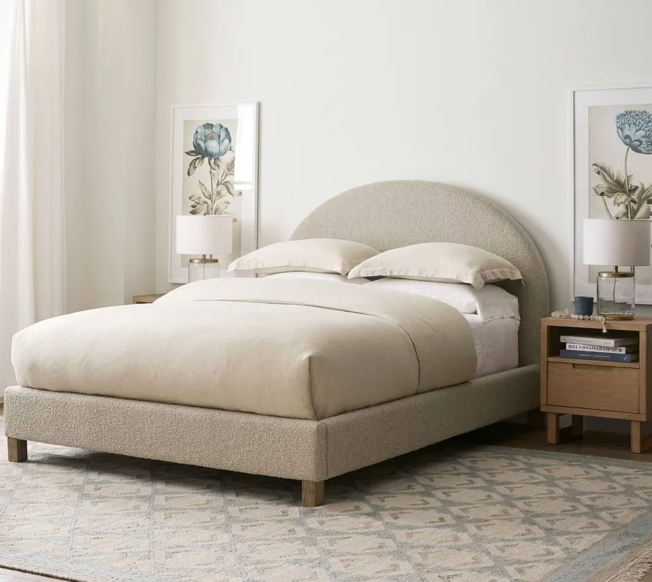 Lit Cotignac en tissu et bois massif king size, vue 2 sur 4