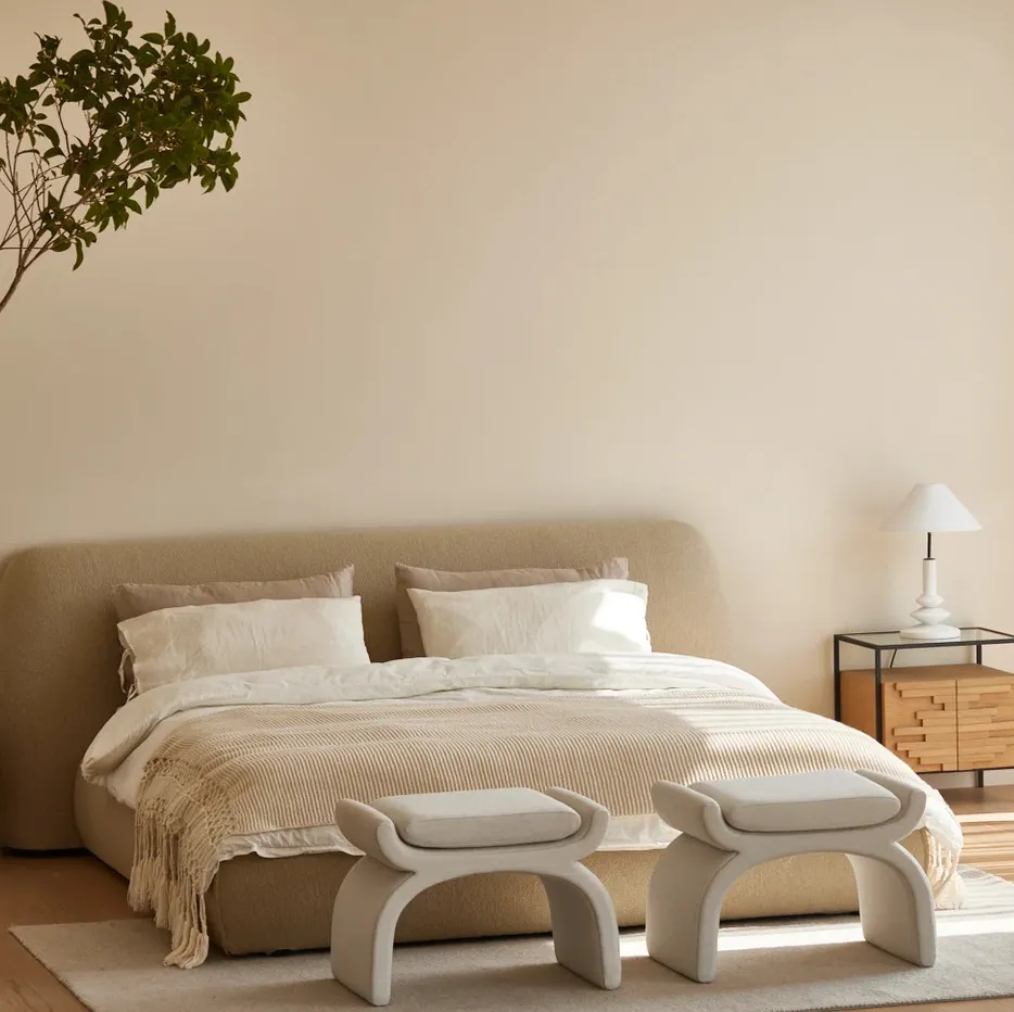 Lit Massat en tissu et bois massif, vue 2 sur 6