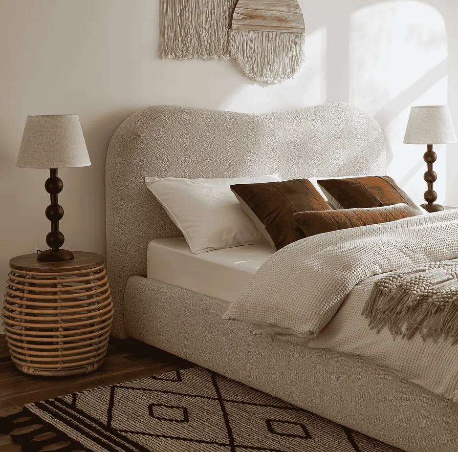 Lit Morzine en tissu et bois massif blanc king size, vue 2 sur 6