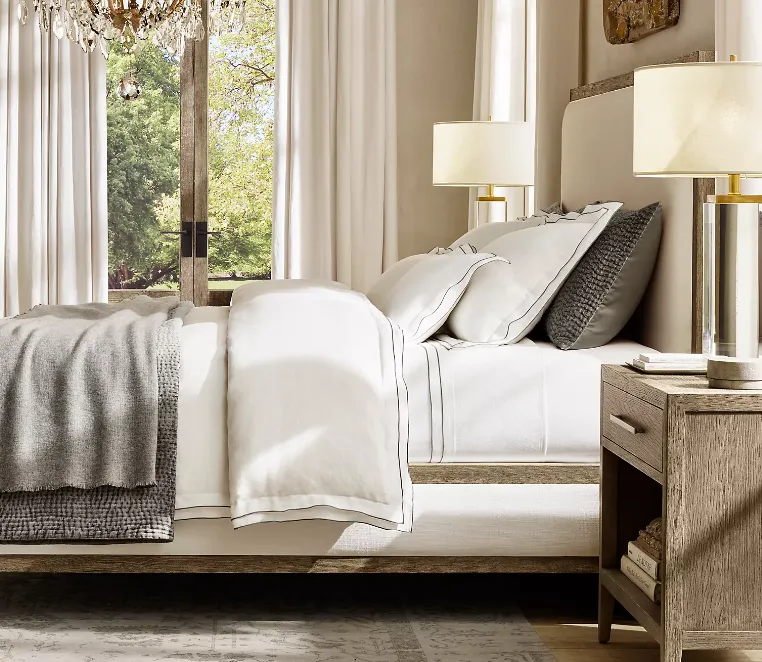Lit Olonzac en tissu et chêne, collection lits ELWOOD HOME