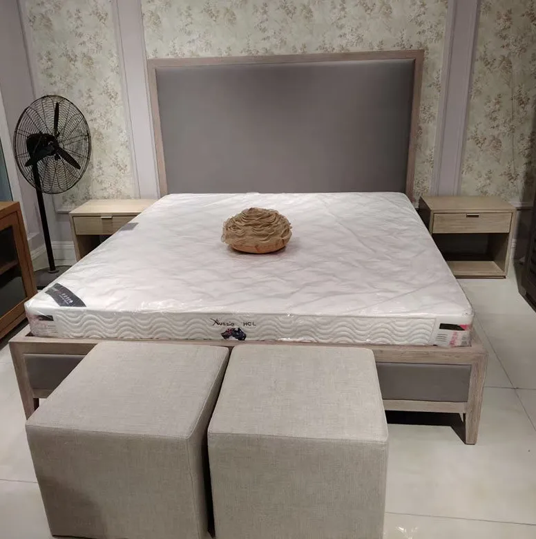 Lit Tourtour en tissu king size, collection lits ELWOOD HOME