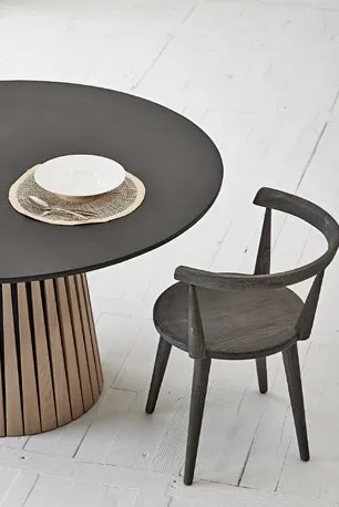 Table à manger Pau en chêne noir, vue 3 sur 4
