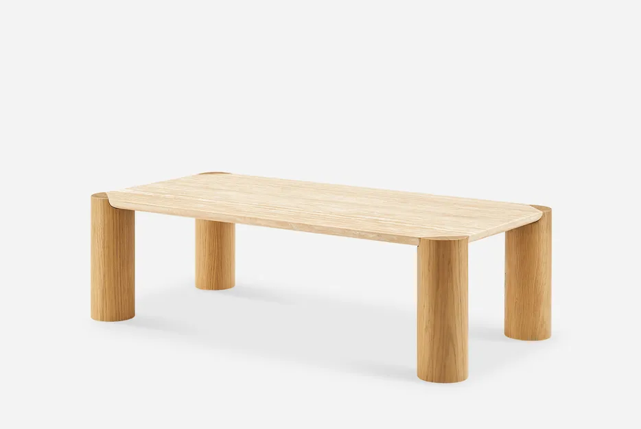 Table basse Megève en chêne et travertin, vue 3 sur 6
