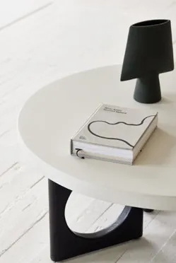 Table basse ronde Biot en chêne, vue 2 sur 4