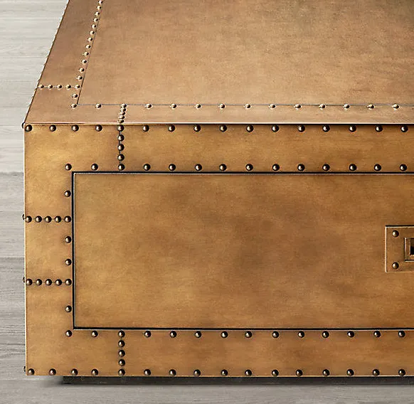 Table basse Tonnerre en laiton, vue 3 sur 4